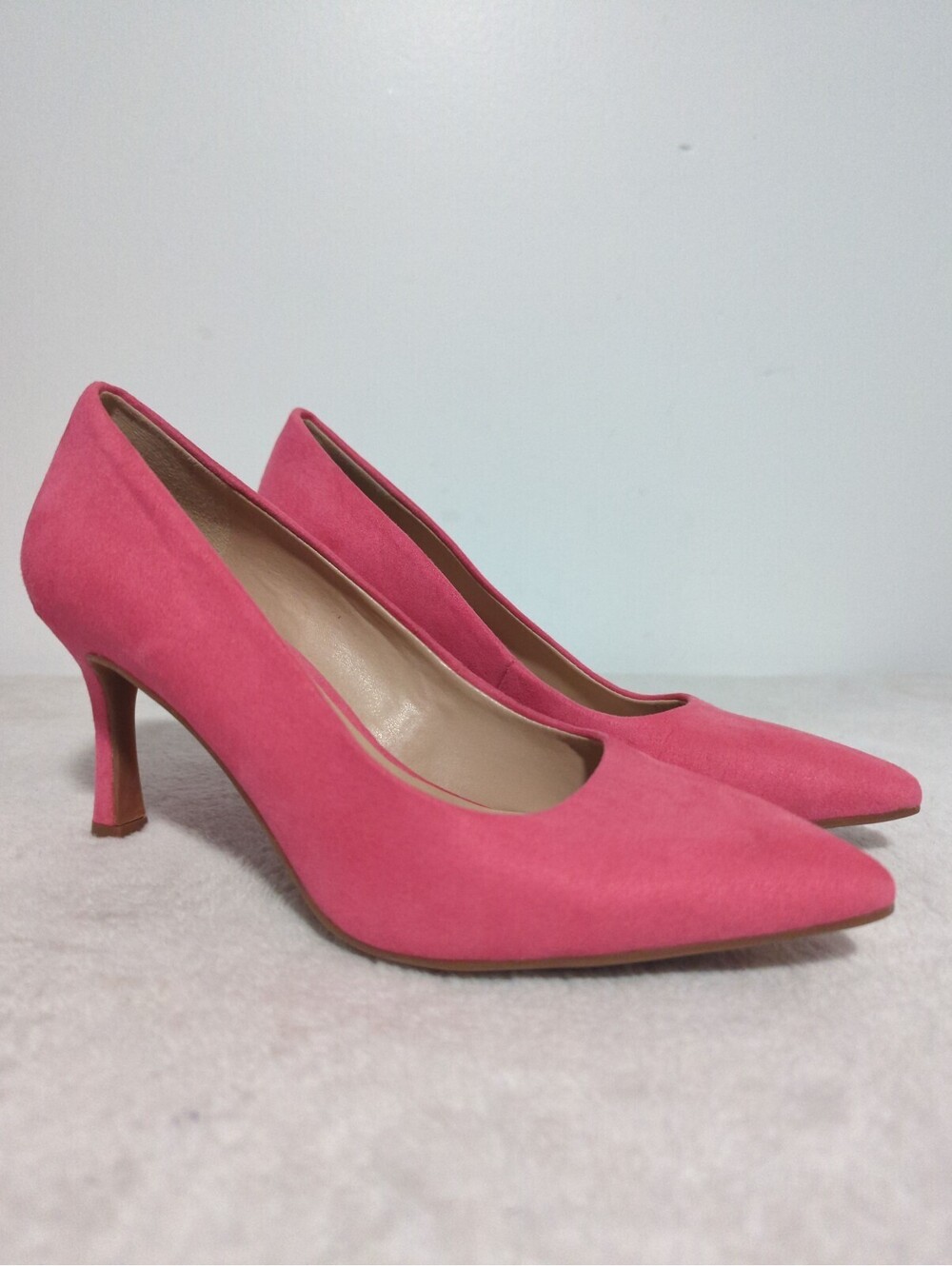 Kelly & Katie Pink Suede Pointed Toe Heels Size 6 3 Inch Heel